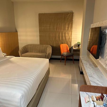 D'Primahotel Jemursari Sorabaya Extérieur photo