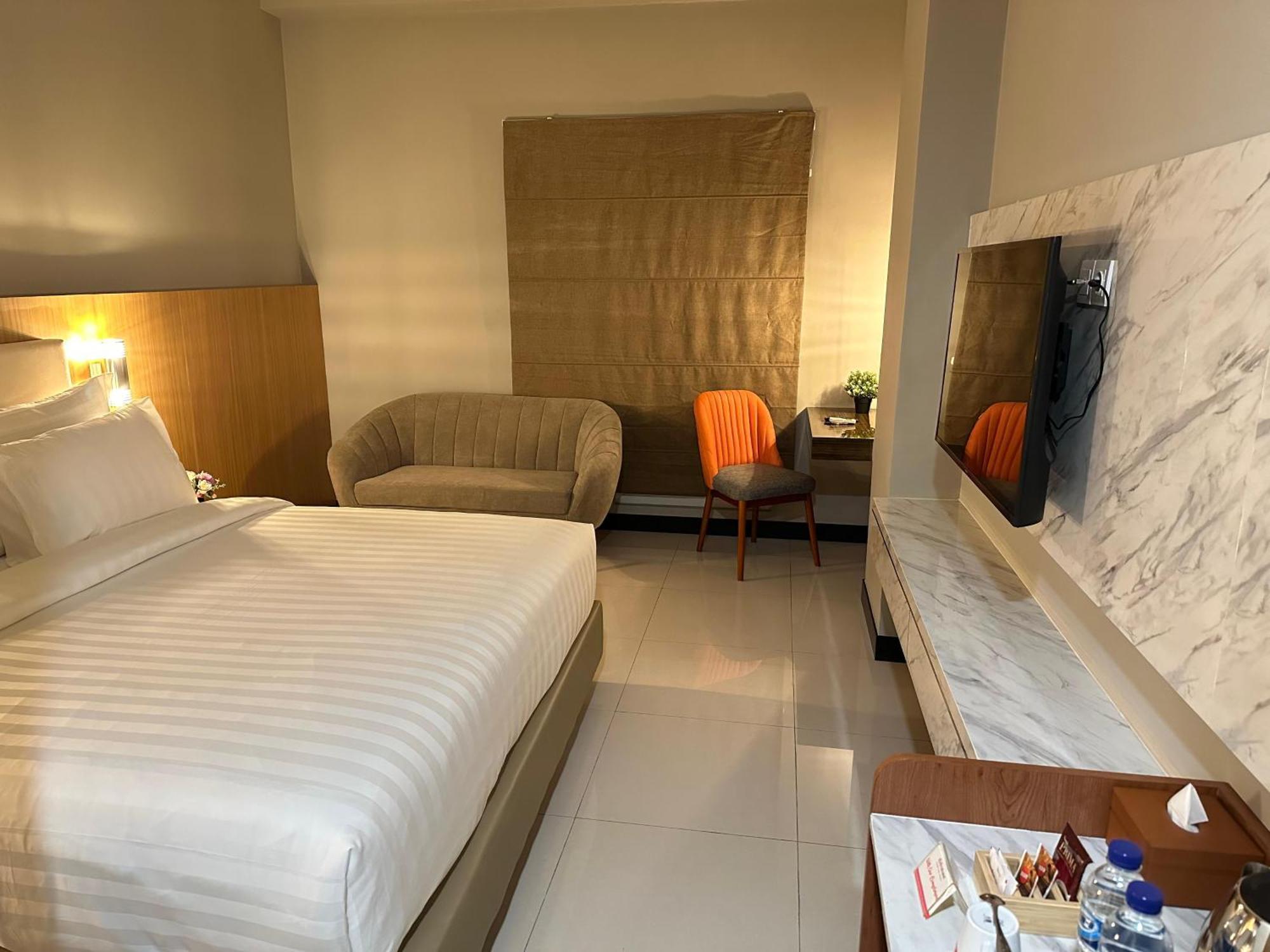 D'Primahotel Jemursari Sorabaya Extérieur photo
